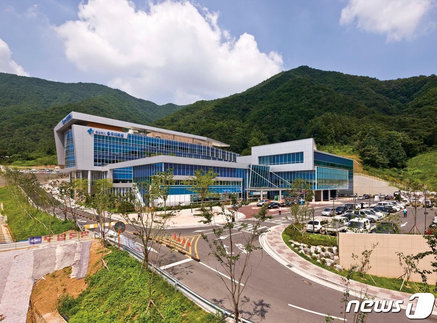 본문 이미지 - 3일 충북 충주의료원은 호흡기내과와 가정의학과 의료진을 새로 용입했다고 밝혔다. 사진은 충주의료원.(충주의료원 제공)2023.4.3/뉴스1