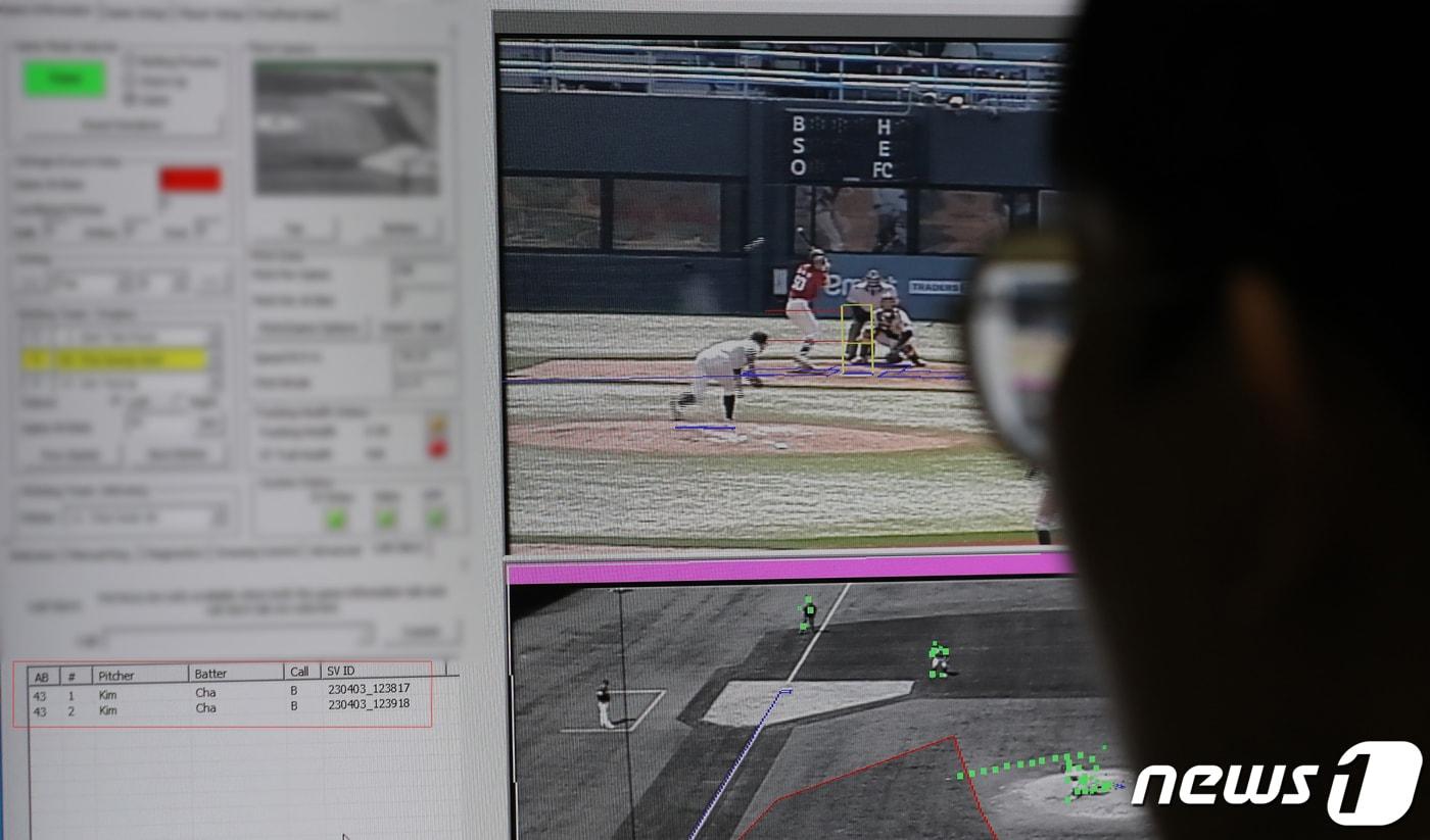 대한야구소프트볼협회(KBSA)가 3일 서울 양천구 목동야구장에서 열린 2023 신세계 이마트배 전국고교야구대회 16강전부터 자동 볼·스트라이크 시스템(로봇심판)을 도입했다. 2023.4.3/뉴스1 ⓒ News1 장수영 기자