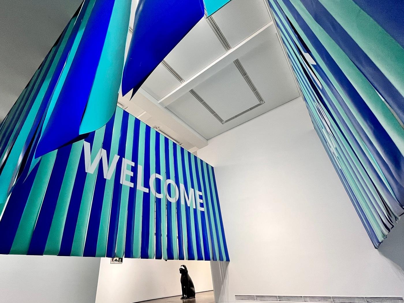 본문 이미지 -  정철규_두 번의 멈춤(Two Stops)_tent fabric sheet_653&times;382.5&times;335.5㎝_2023 (OCI미술관 제공)