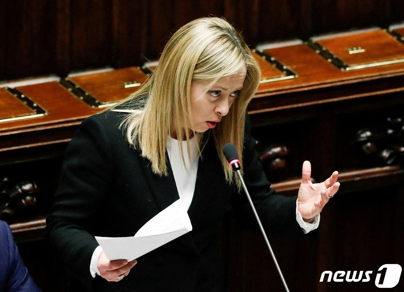본문 이미지 - 15일(현지시간) 이탈리아 로마 의회에서 조르자 멜로니 총리가 질문에 답변하고 있다. ⓒ 로이터=뉴스1 ⓒ News1 권진영 기자