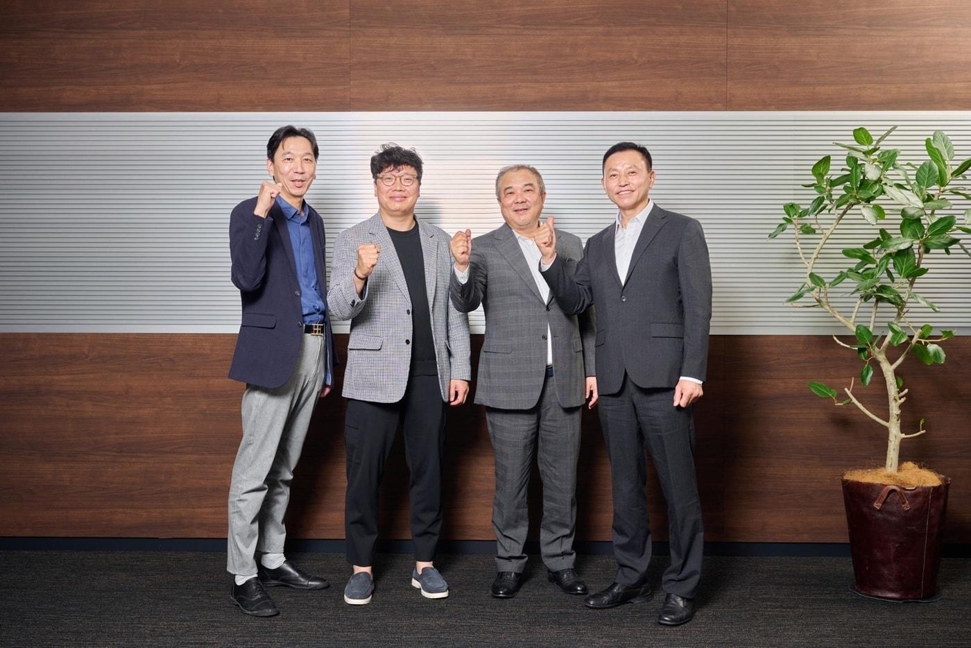 컬처엔터테인먼트 출판사업부 본부장 오오미야도시야스, 재담미디어 대표이사 황남용, 컬처엔터테인먼트 대표이사 나카니시가즈오, 소미미디어 대표이사 유재옥(왼쪽부터) /재담미디어