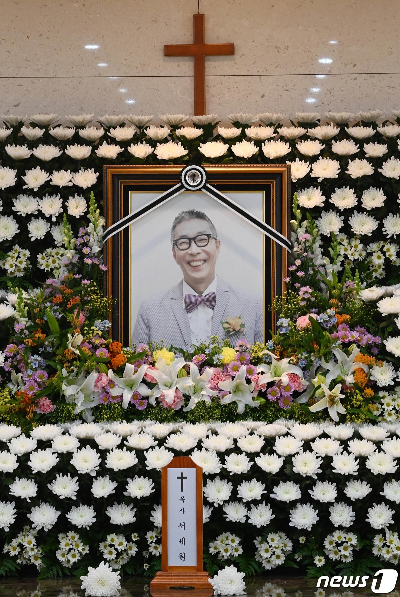 본문 이미지 - 30일 송파구 서울아산병원 장례식장에 고(故) 서세원 씨 빈소가 마련돼 있다. 장례는 한국코미디언협회장으로 치러지며 발인은 내달 2일이다. 2023.4.30/뉴스1 ⓒ News1 사진공동취재단
