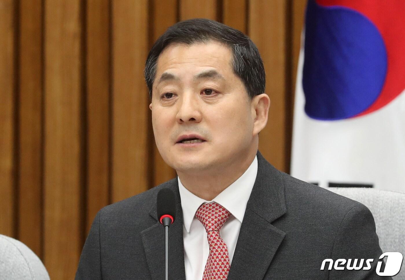 본문 이미지 - 박대출 국민의힘 정책위의장이 4일 오전 서울 여의도 국회에서 열린 원내대책회의에서 모두 발언을 하고 있다. 2023.4.4/뉴스1 ⓒ News1 송원영 기자