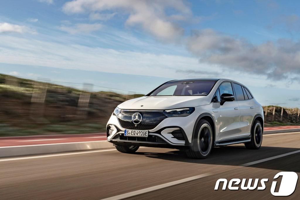 본문 이미지 - 메르세데스-벤츠 EQE SUV.(벤츠 제공)ⓒ 뉴스1 