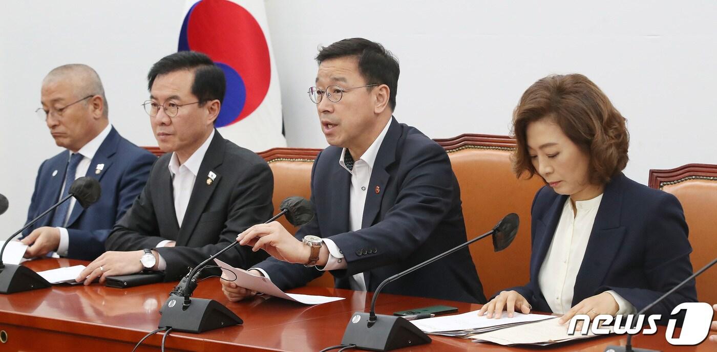 본문 이미지 - 위성곤 더불어민주당 후쿠시마오염수방출저지대응단 단장(오른쪽 두번째)이 5일 오전 서울 여의도 국회에서 열린 후쿠시마 원전 오염수 방류 현장 확인 국회 방문단 기자간담회에서 모두발언을 하고 있다. 2023.4.5/뉴스1 ⓒ News1 임세영 기자