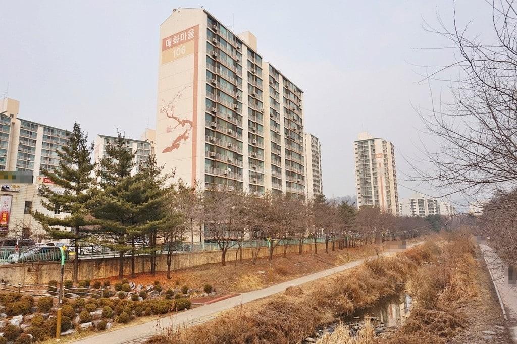 본문 이미지 - 분당매화마을공무원1단지 전경.(네이버부동산)