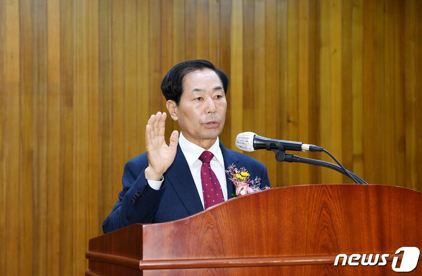 본문 이미지 - 제55대 성낙인 창녕군수가 6일 취임식에서 취임사를 발표하고 있다.(창녕군청 제공)