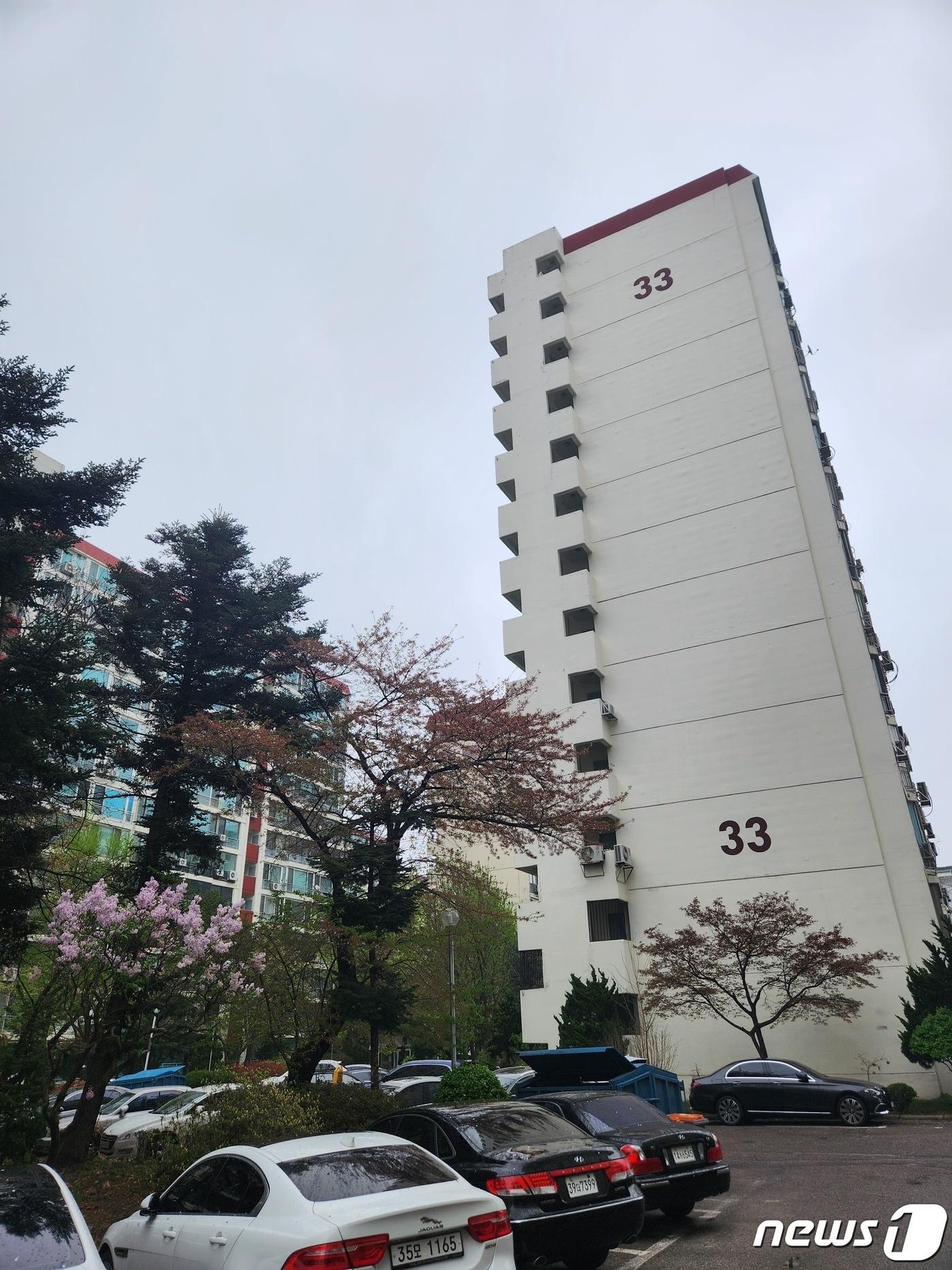 본문 이미지 - 6일 서울 강남구 압구정동 한양아파트 모습. 2023.4.6/뉴스1ⓒ News1 박기현 기자