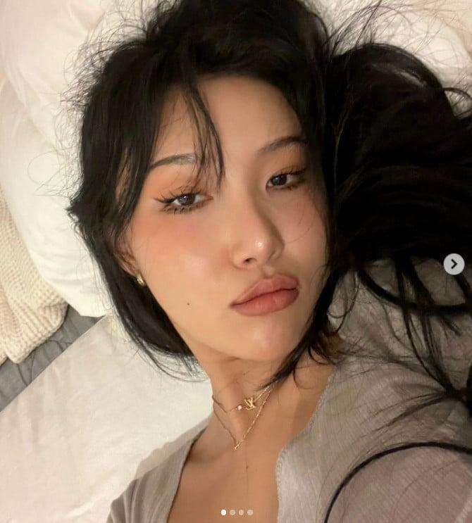 본문 이미지 - 사진=화사 인스타그램