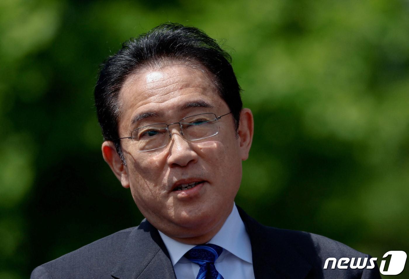 본문 이미지 - 지난달 29일 일본 도쿄에서 일본 노동조합 연맹이 주최하는 연례 노동절 집회에 참석한 기시다 후미오 일본 총리가 임금 인상 및 근로 조건 개선을 요구하고 있다. ⓒ 로이터=뉴스1 ⓒ News1 권진영 기자