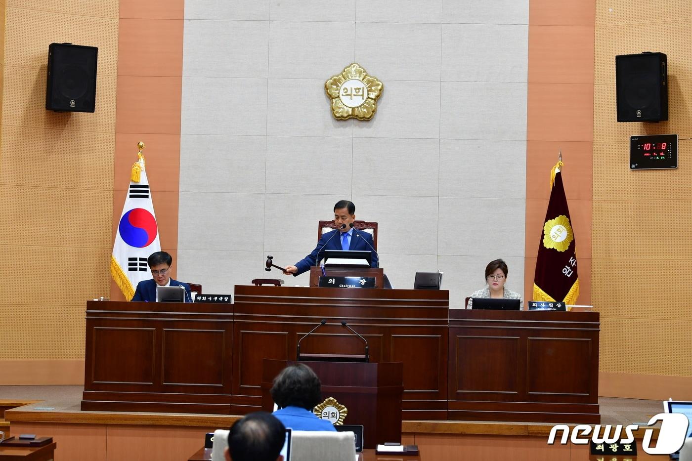 본문 이미지 - 전북 완주군의회가 10일 제276회 임시회 제2차 본회의를 열고 15일간의 일정을 마무리 지었다.(완주군의회 제공)2023.5.10/뉴스1