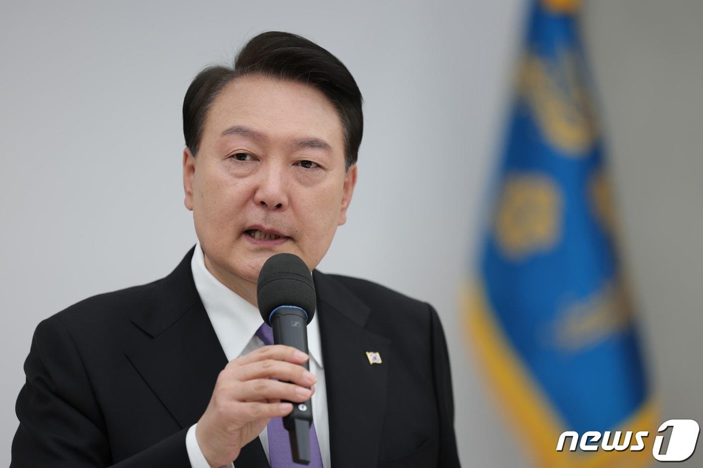 본문 이미지 - 윤석열 대통령이 정부 출범 1주년인 10일 오후 용산 대통령실 청사에서 열린 국민의힘 지도부 및 국무위원들과의 오찬에서 발언하고 있다. (대통령실 제공) 2023.5.10/뉴스1 ⓒ News1 오대일 기자