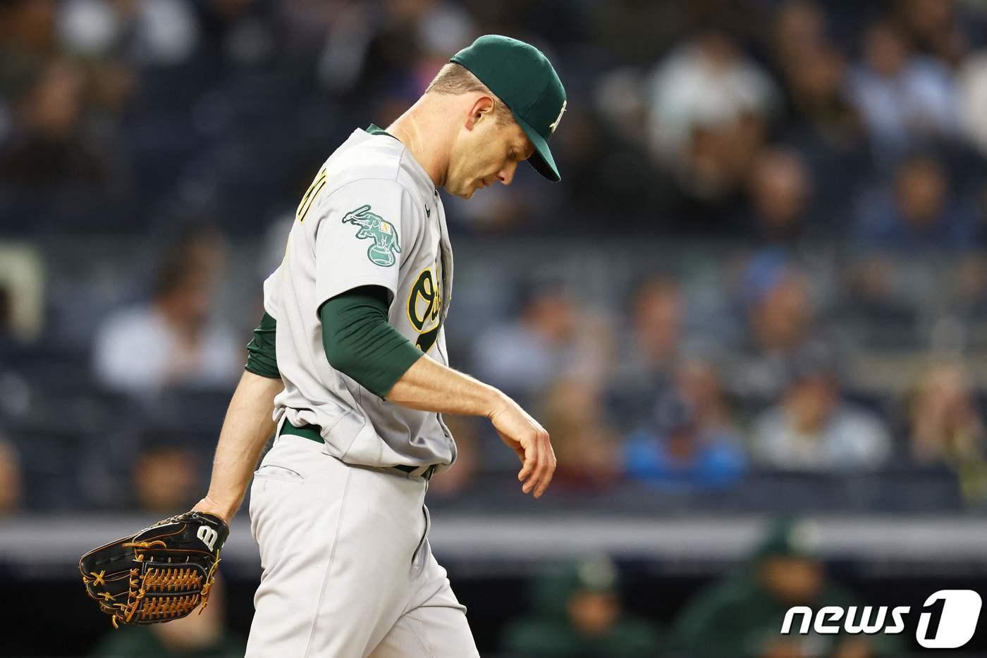 고개 숙인 드류 루친스키. ⓒ AFP=뉴스1