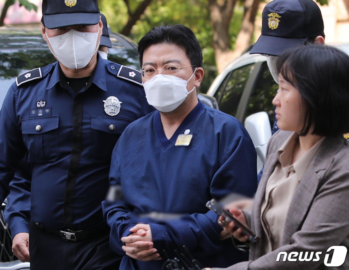 본문 이미지 - 소시에테제네랄(SG)증권발 폭락 사태와 관련해 주가조작을 주도한 의혹을 받는 라덕연 투자자문업체 대표 2023.5.11/뉴스1 ⓒ News1 구윤성 기자