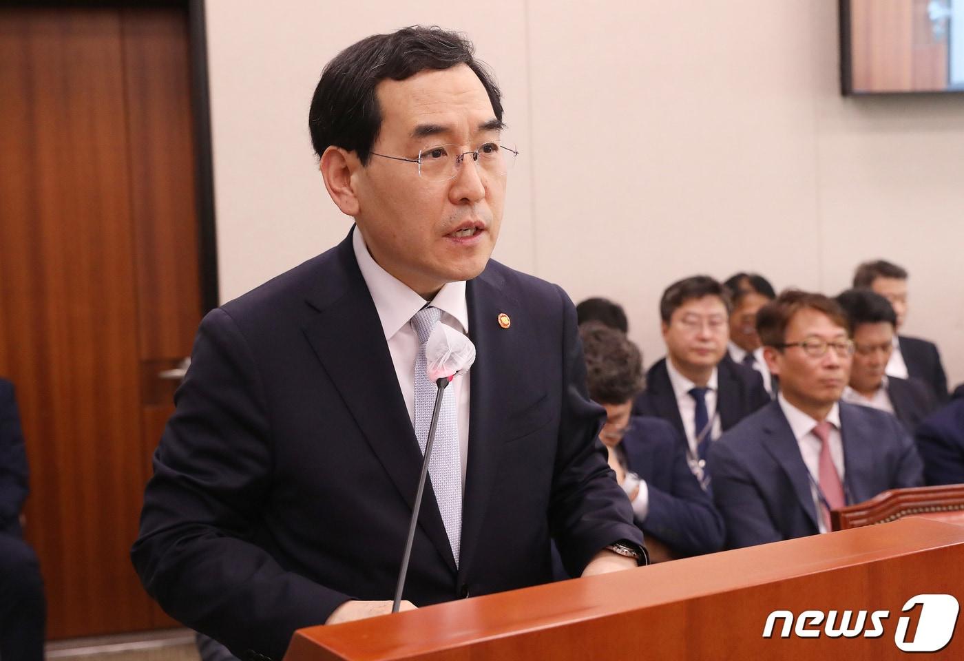 본문 이미지 - 이창양 산업통상자원부 장관이 11일 오후 서울 여의도 국회에서 열린 산업통상자원중소벤처기업위원회 전체회의에서 법안 통과에 대한 인사말을 하고 있다. 2023.5.11/뉴스1 ⓒ News1 임세영 기자