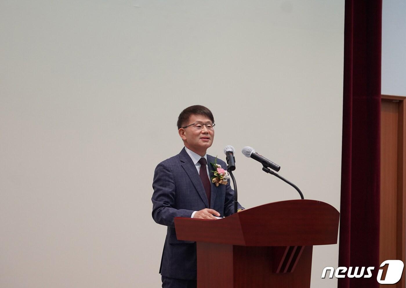 본문 이미지 - 양성광 한국기초과학지원연구원 원장이 11일 대전 본원 강당에서 취임사를 하고 있다.(KBSI 제공)/뉴스1