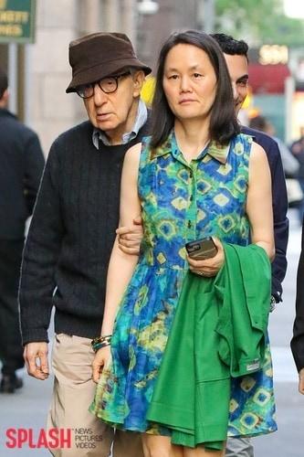 본문 이미지 - 우디 앨런(왼)과 그의 아내 순이 프레빈 /사진=Splash News