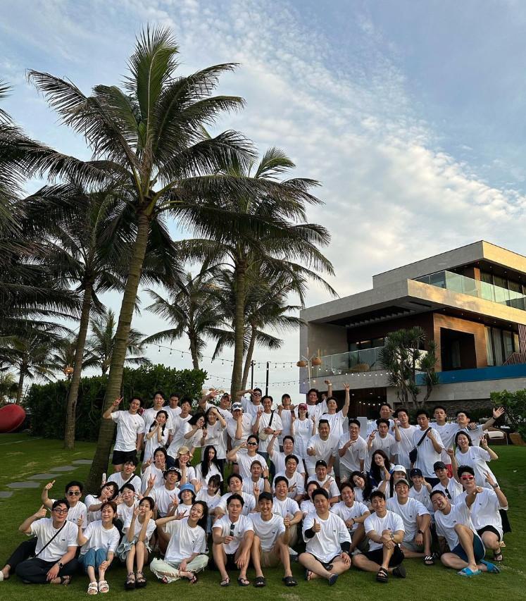 본문 이미지 - BH엔터테인먼트 단체 사진/이병헌 SNS 캡처