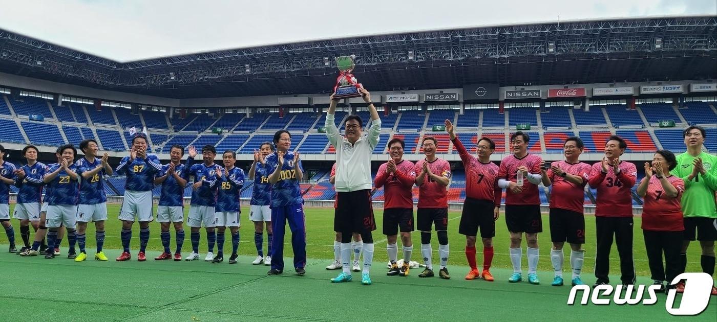 본문 이미지 - 국회의원축구연맹 회장 회장인 정진석 국민의힘 의원 페이스북. / 뉴스1 ⓒ News1