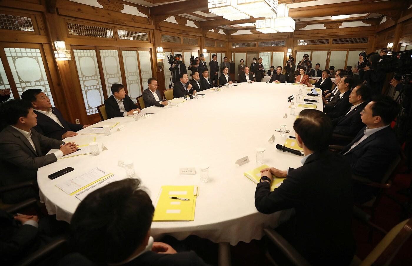 본문 이미지 - 지난 5월 14일 열린 제9차 고위당정협의회 모습. 뉴스1 ⓒ News1 DB