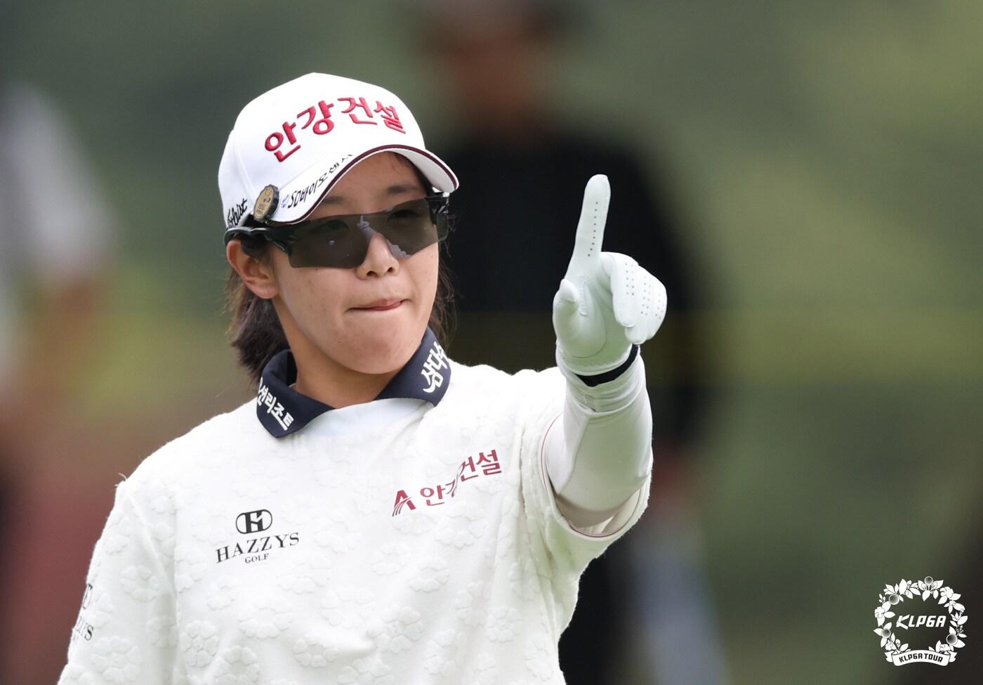 임진희가 14일 경기도 용인 수원CC에서 열린 '2023 NH투자증권 레이디스 챔피언십' FR 3번 홀에서 티샷 전 목표점을 조준하고 있다. (KLPGA 제공) 2023.5.14/뉴스1