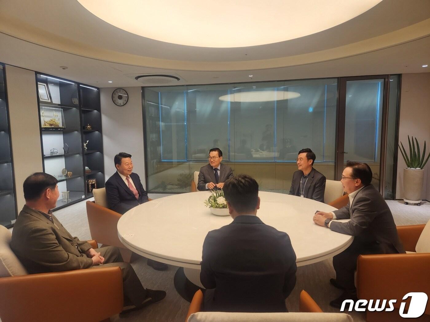 본문 이미지 - SK에코플랜트에서 진행된 당진 합덕‧순성 일대 100만 평 산업단지 조성 간담회 모습. (당진시 제공) /뉴스1