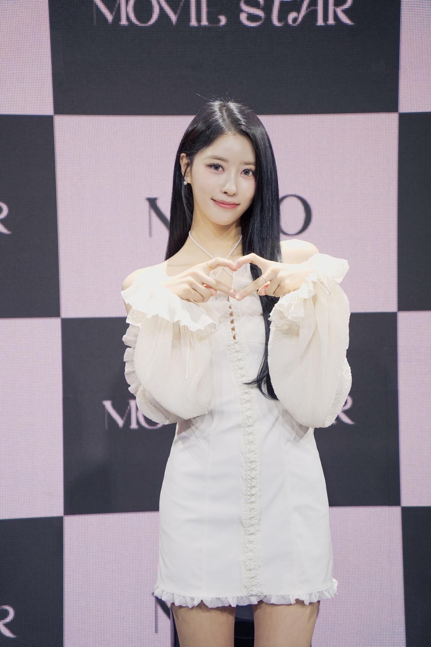 본문 이미지 - 첫 솔로 앨범 &#39;무비 스타&#39;를 발표한 미주/ 사진 제공=안테나 뮤직