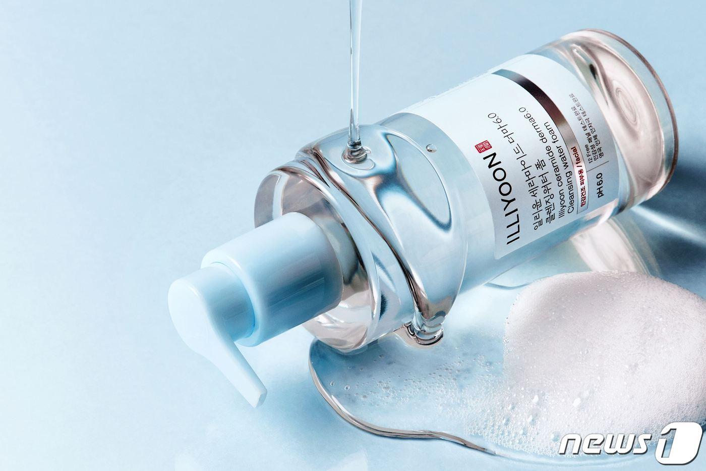 세라마이드 더마 6.0 클렌징 워터 폼.(일리윤제공)