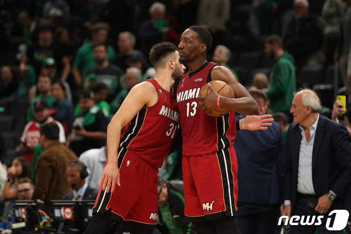 마이애미 히트가 18일(한국시간) 열린 2022-23 NBA 동부 콘퍼런스 결승 1차전에서 보스턴 셀틱스를 1230-116으로 이겼다. ⓒ AFP=뉴스1