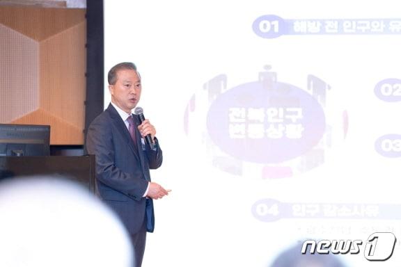 본문 이미지 - 양오봉 전북대 총장이 18일 서울서 열린 JB 미래포럼서 대학과 지역 상생 전략을 주제로 특강을 펼쳤다. (전북대 제공)/뉴스1