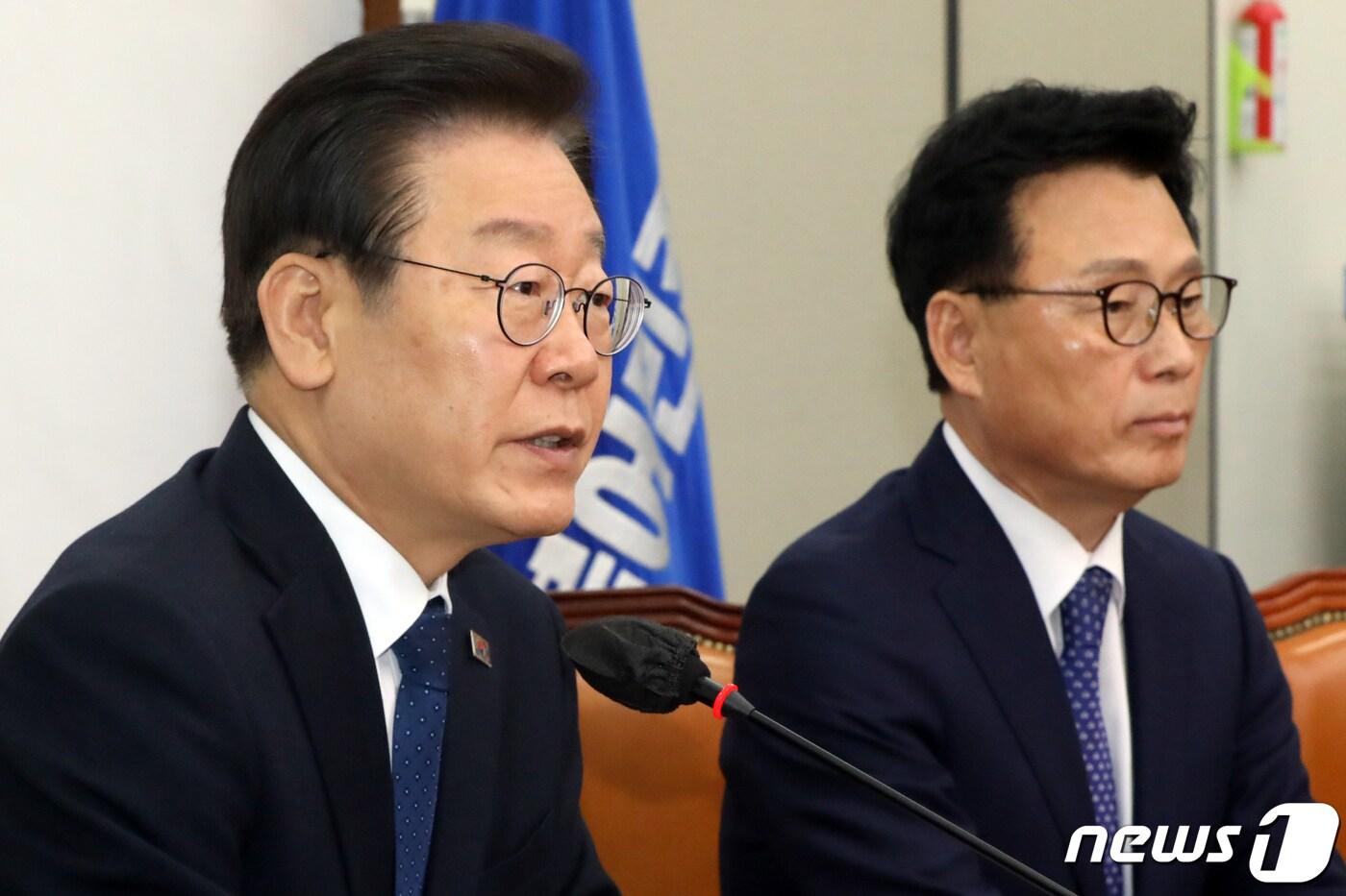 본문 이미지 - 이재명 더불어민주당 대표가 19일 오전 서울 여의도 국회에서 열린 최고위원회의에서 모두발언을 하고 있다. 2023.5.19/뉴스1 ⓒ News1 황기선 기자