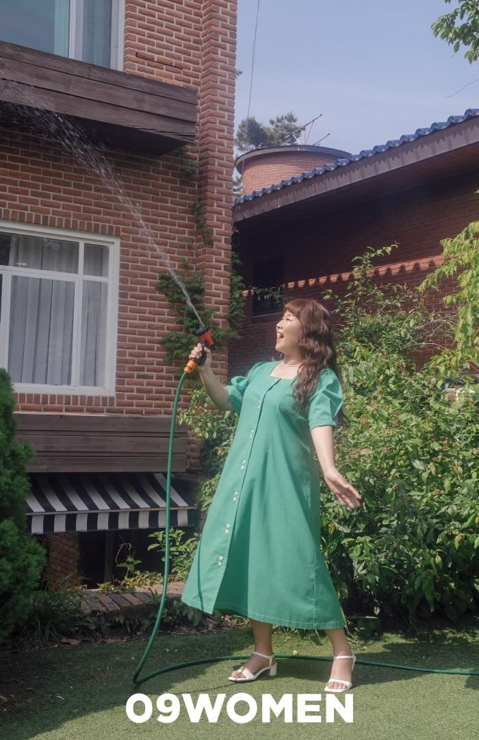 본문 이미지 - 플러스 사이즈 여성복 브랜드 공구우먼&#40;09Women&#41; 전속모델 김민경, 사진=공구우먼 제공