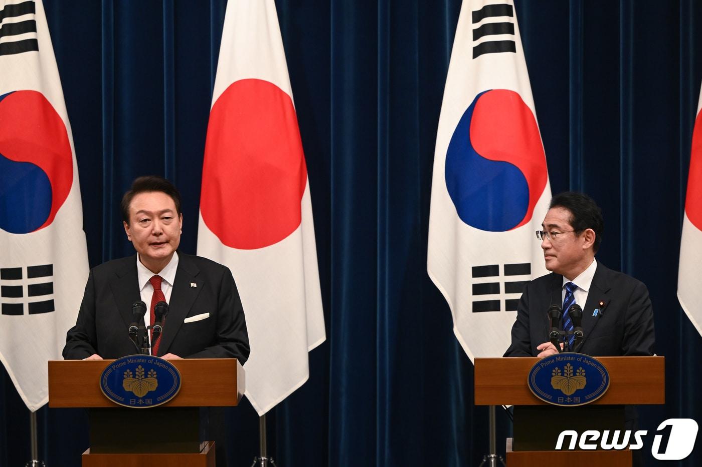 본문 이미지 - 윤석열 대통령과 기시다 후미오 일본 총리. (뉴스1 DB)
