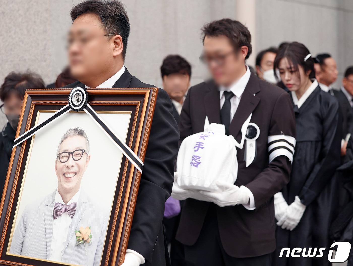 본문 이미지 - 코미디언 겸 사업가 고(故) 서세원의 발인식이 2일 오전 서울 송파구 서울아산병원 장례식장에서 엄수되고 있다. (공동취재) 2023.5.2/뉴스1 ⓒ News1 권현진 기자