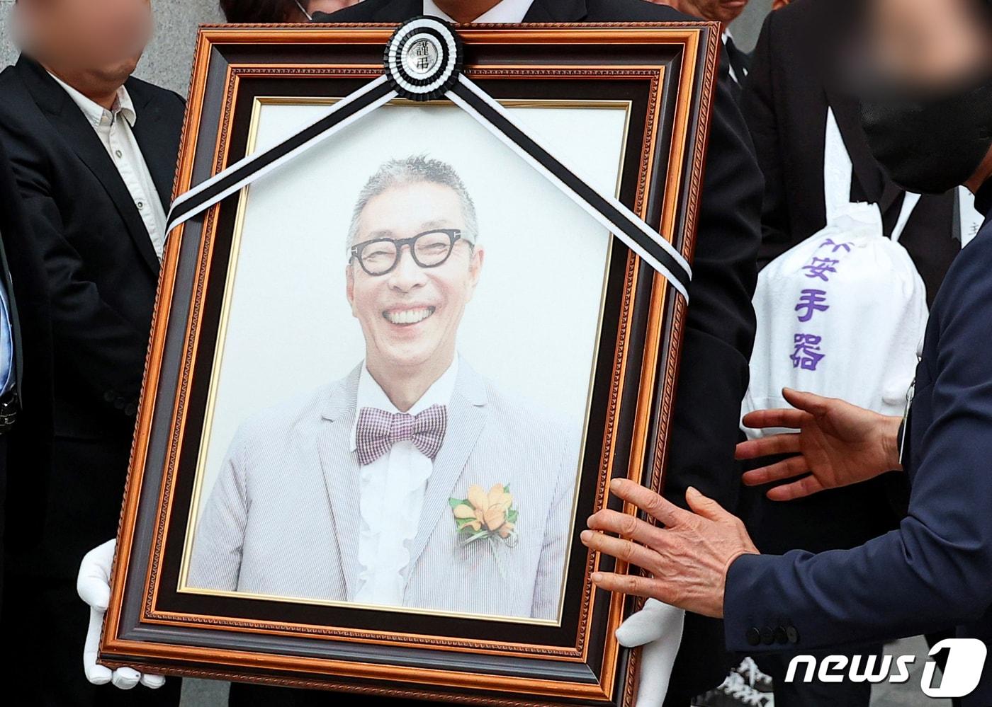 코미디언 겸 사업가 고(故) 서세원의 발인식이 2일 오전 서울 송파구 서울아산병원 장례식장에서 엄수되고 있다. (공동취재) 2023.5.2/뉴스1 ⓒ News1 권현진 기자