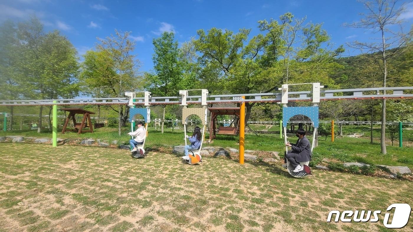  전북 고창군은 운곡 람사르습지 내 생태공원에 어린이 친환경 생태놀이터를 조성했다고 2일 밝혔다.(고창군 제공)2023.5.2/뉴스1