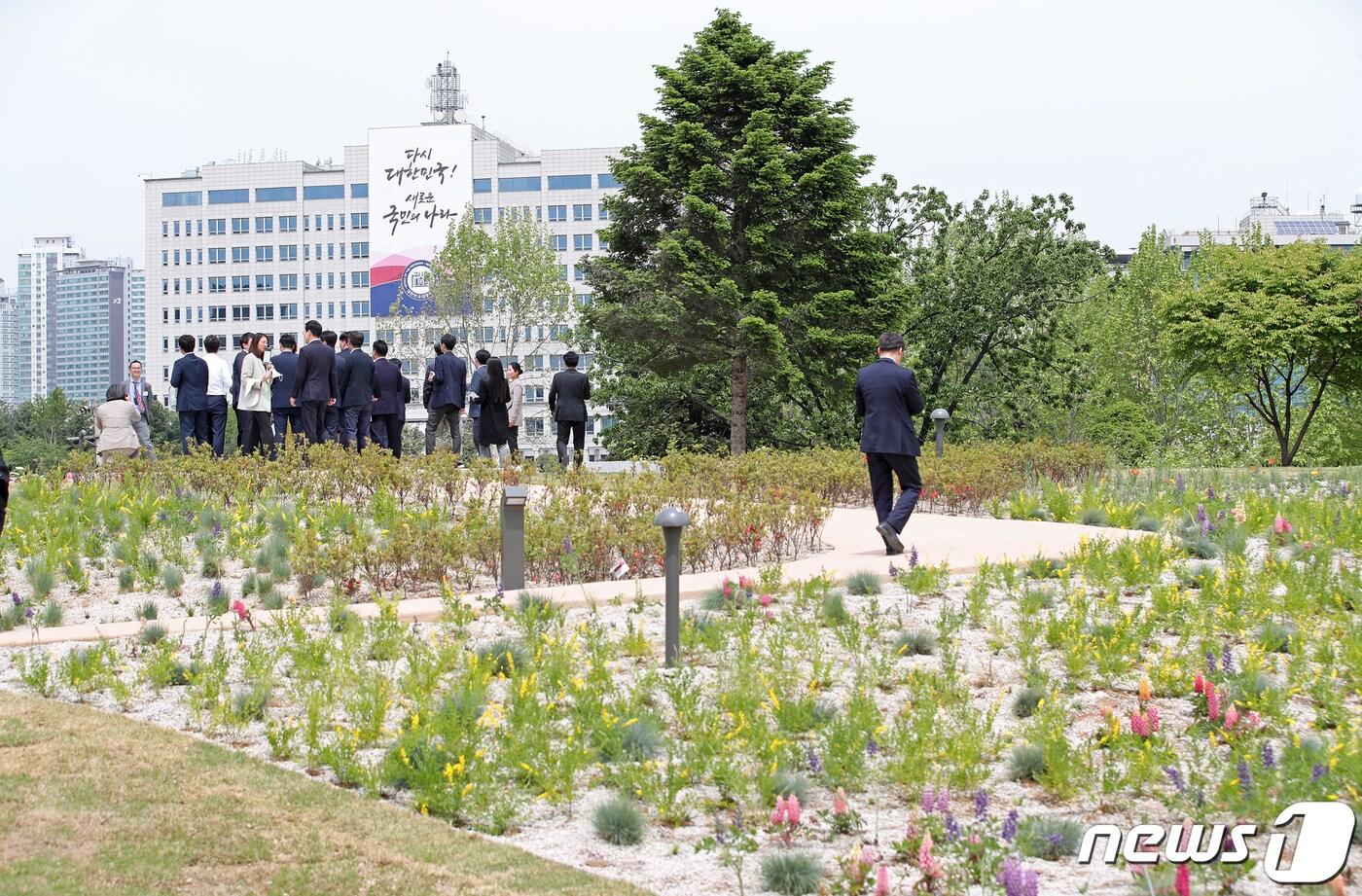 본문 이미지 - 서울 용산어린이정원 전망 언덕. 2023.5.2/뉴스1 ⓒ News1 오대일 기자