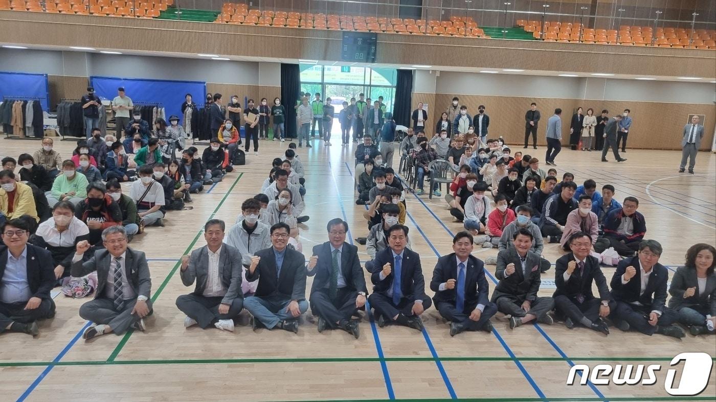 본문 이미지 - 2일 (사)나누는사람들이 근로자의날을 기념해 전북 완주군 직업재활시설 장애인근로자 한마당 축제를 개최하고 있다.(나누는사람들제공)2023.5.2/뉴스1