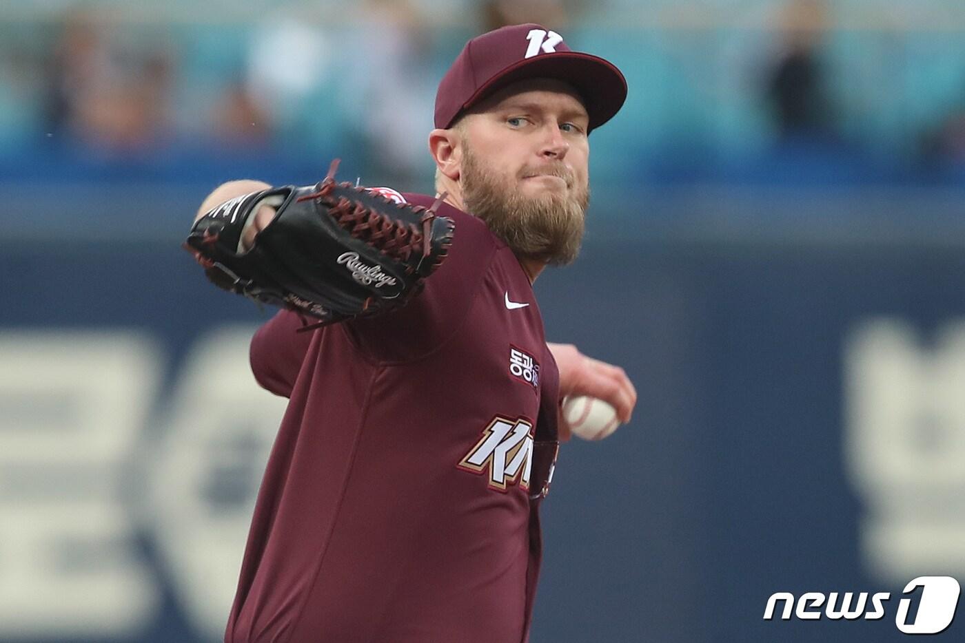 2일 오후 대구 삼성라이온즈파크에서 열린 프로야구 '신한은행 SOL 2023 KBO리그' 키움 히어로즈와 와 삼성 라이온즈의 경기, 키움 선발투수 요키시가 역투하고 있다. 2023.5.2/뉴스1 ⓒ News1 공정식 기자