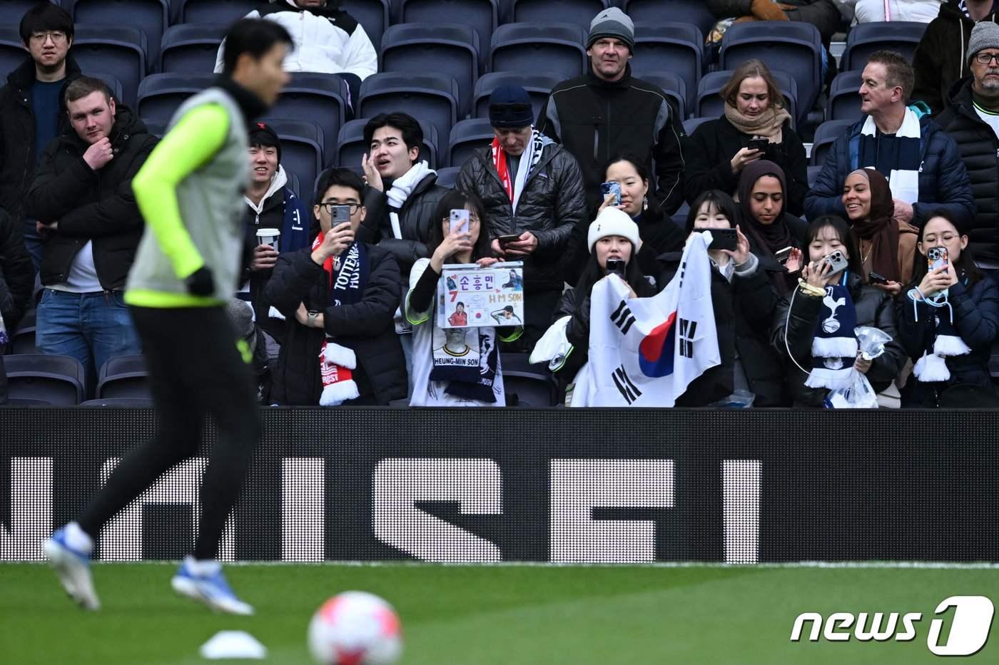경기를 준비하는 손흥민 ⓒ AFP=뉴스1