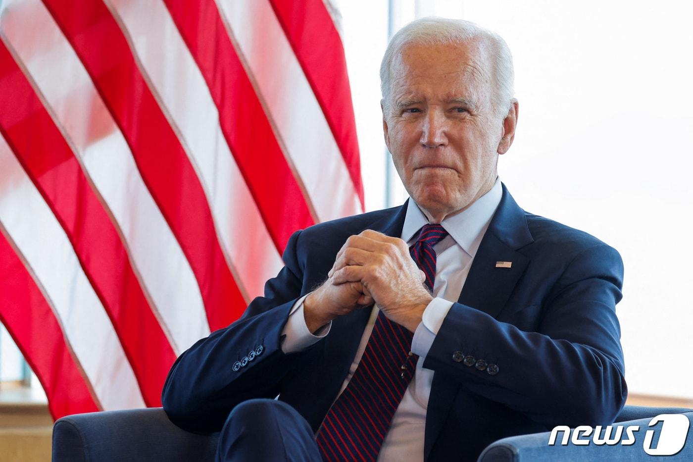 본문 이미지 - 조 바이든 미국 대통령이 21일 (현지시간) 일본 히로시마에서 열리는 G7 정상회의 중 볼로디미르 젤렌스키 우크라이나 대통령과 회담을 갖고 "우크라이나가 F-16 전투기들을 러시아 영토로 진격하는 데에 쓰지 않을 것＂이라고 밝히고 있다. ⓒ 로이터=뉴스1 ⓒ News1 우동명 기자