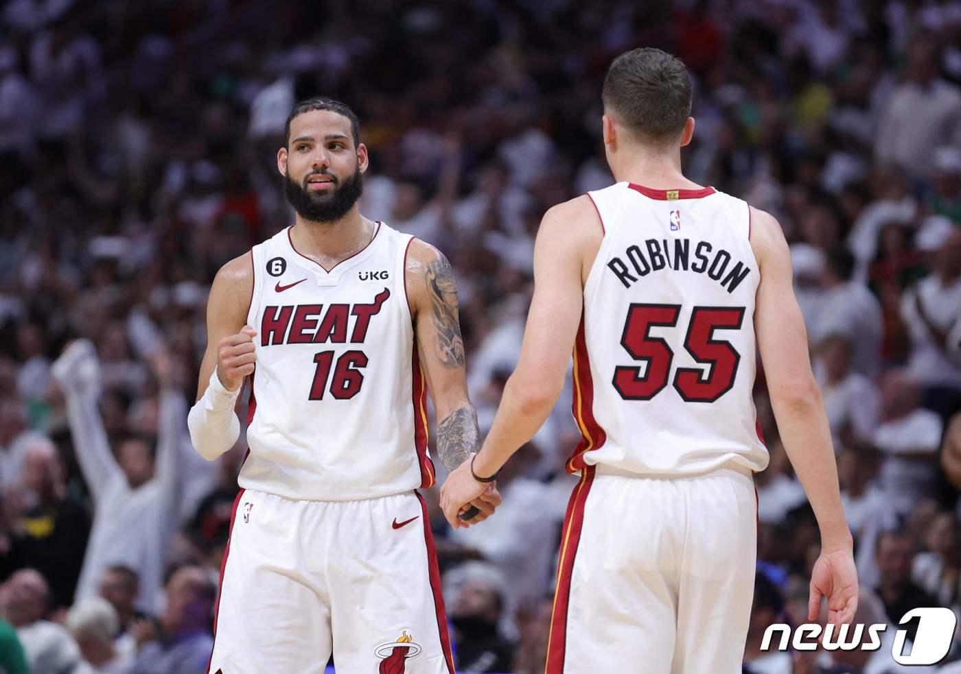 마이애미 히트가 22일(한국시간) 열린 2022-23 NBA 플레이오프 동부 콘퍼런스 결승 3차전에서 보스턴 셀틱스를 완파했다. ⓒ AFP=뉴스1