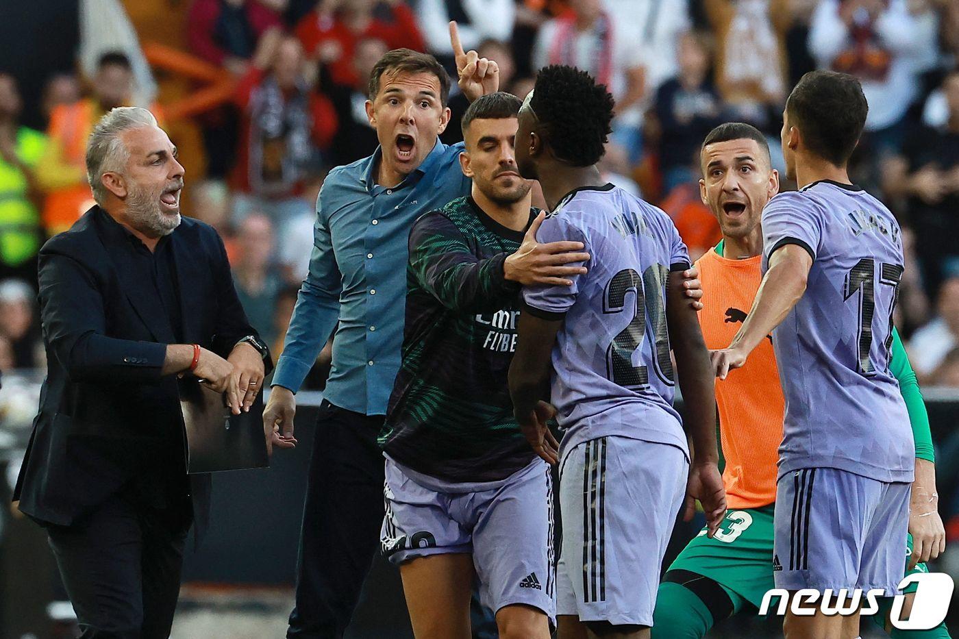 발렌시아전서 인종차별을 당한 비니시우스(가운데) ⓒ AFP=뉴스1