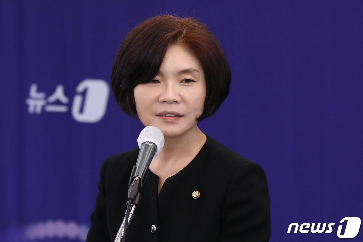 제21대 국회 후반기 보건복지위원회 위원장으로 내정된 한정애 더불어민주당 의원이 23일 오전 서울 중구 롯데호텔에서 열린 '제19회 바이오 리더스 클럽'에서 축사를 하고 있다. 2023.5.23/뉴스1 ⓒ News1 민경석 기자