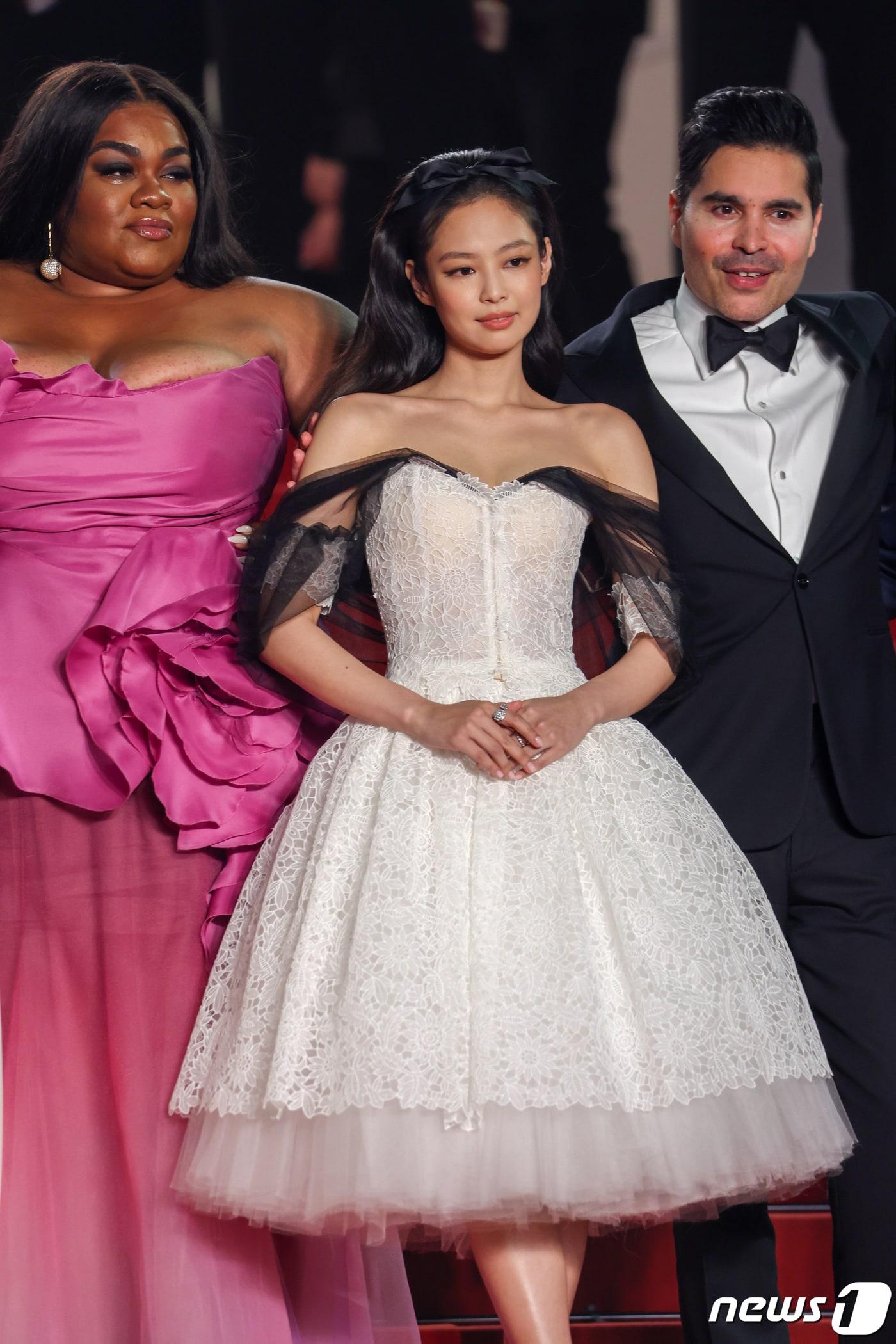 본문 이미지 -  HBO ‘디 아이돌’(The Idol) 월드 프리미어 시사회에서 블랙핑크 제니가 레드 카펫에 오르고 있다. 2023.5.23/뉴스1 ⓒ News1 이준성 기자