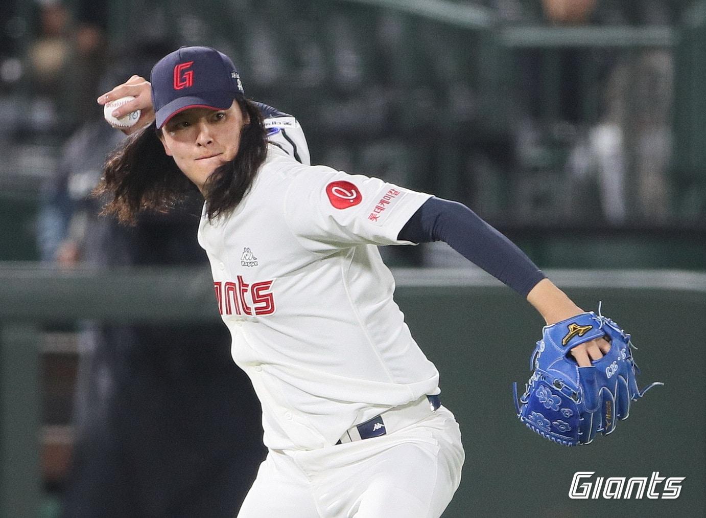 본문 이미지 - 롯데 자이언츠 투수 김원중.(롯데 자이언츠 제공)