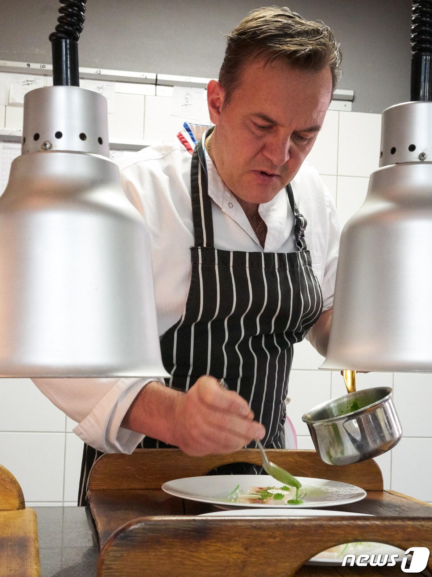 본문 이미지 - 엠마누엘 르노 셰프(호텔신라 제공)