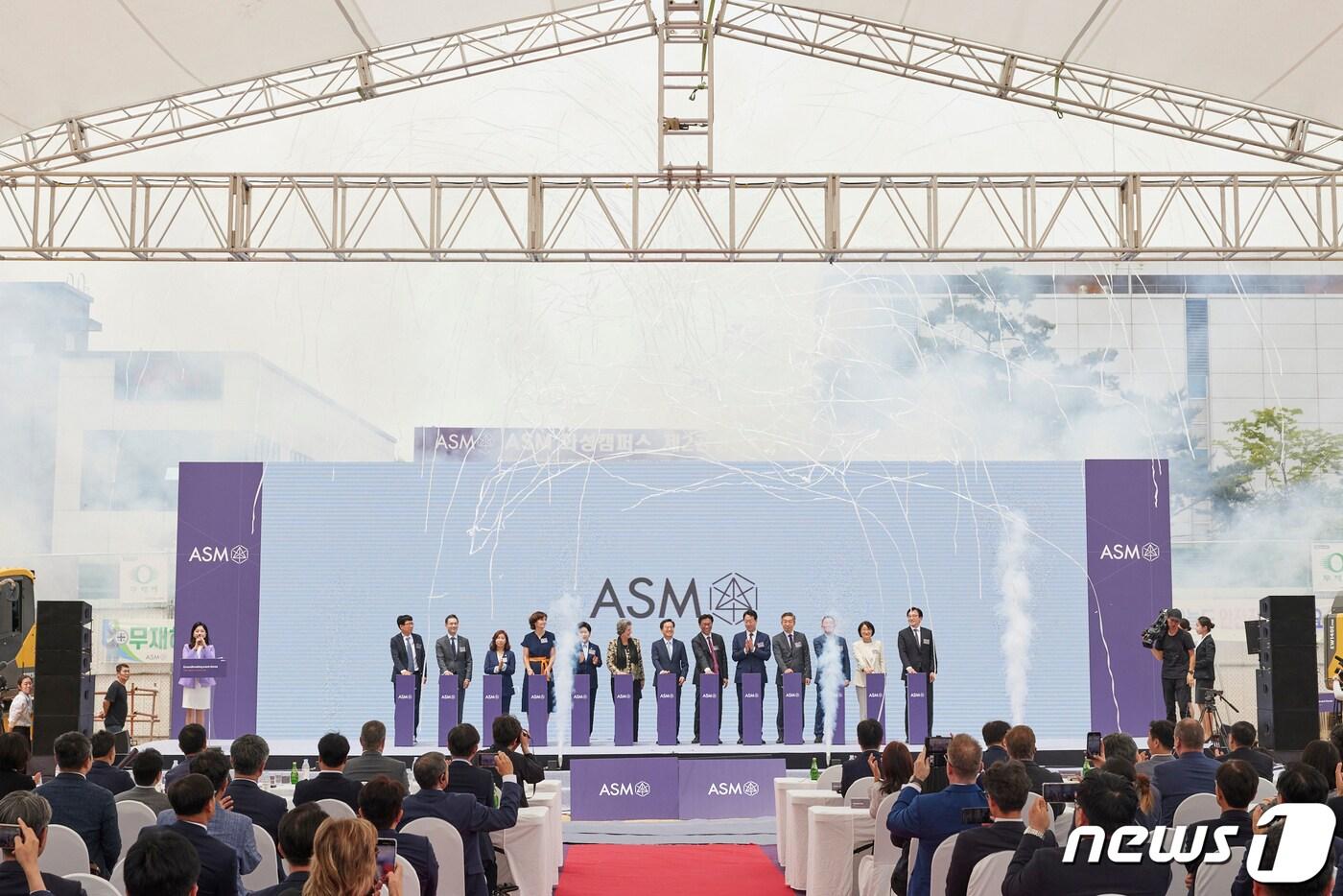 본문 이미지 - 세계적 첨단 반도체 공정장비 제조기업 에이에스엠(ASM)이 화성 동탄에 1350억원을 투자해 새로운 연구시설과 제조시설을 대폭 확충한다.(경기도 제공)