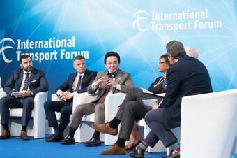 본문 이미지 -  원희룡 국토교통부 장관이 24일(현지시간) 독일 라이프치히에서 열린 국제교통포럼(ITF) 패널 토론에 참석해 모빌리티 혁신에 대한 생각을 전하고 있다. /국토교통부 제공