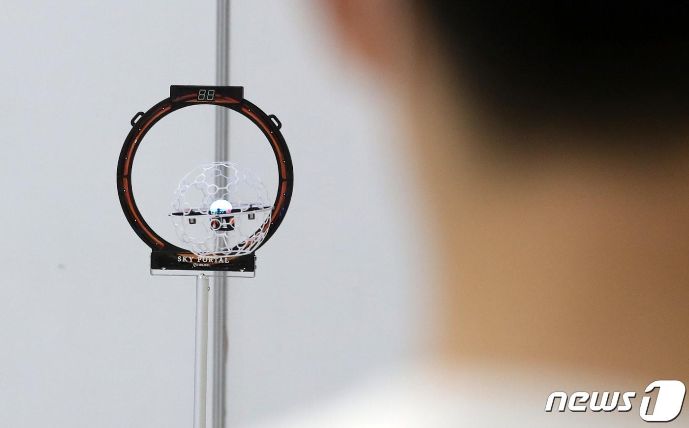 본문 이미지 - 드론 체험. 2023.5.26/뉴스1 ⓒ News1 김성진 기자